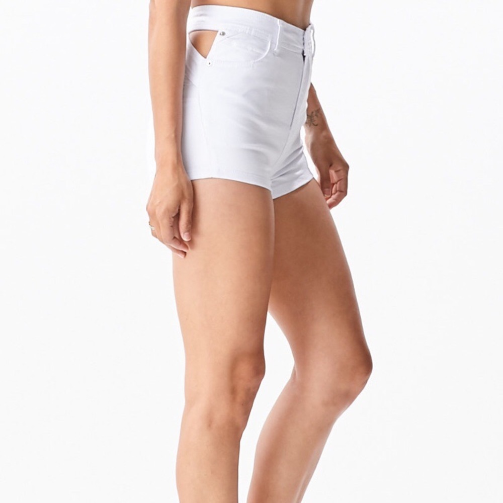 💕SALE💕Cross Back White Shorts - Picture 4 of 5